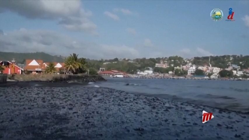 Video: Karibikem se dál šíří ropná skvrna. Nikdo neví, odkud pochází